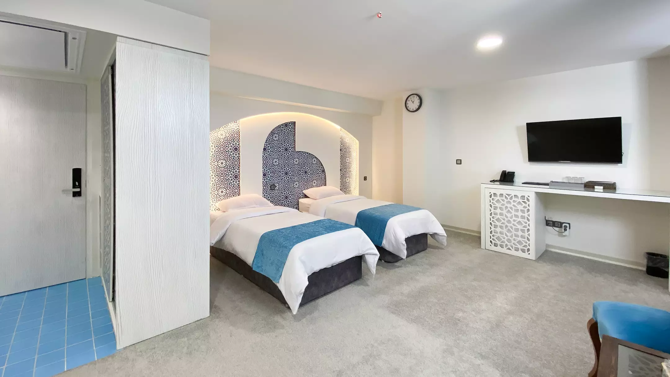 Alibaba https://cdn.alibaba.ir/ostorage/hotel-accommodation-images/6704df30ab97af8211911d62_53a5dfb7-f78b-4e00-8e75-071ff76857f6_سه تخته نورگیردار (2).webp
